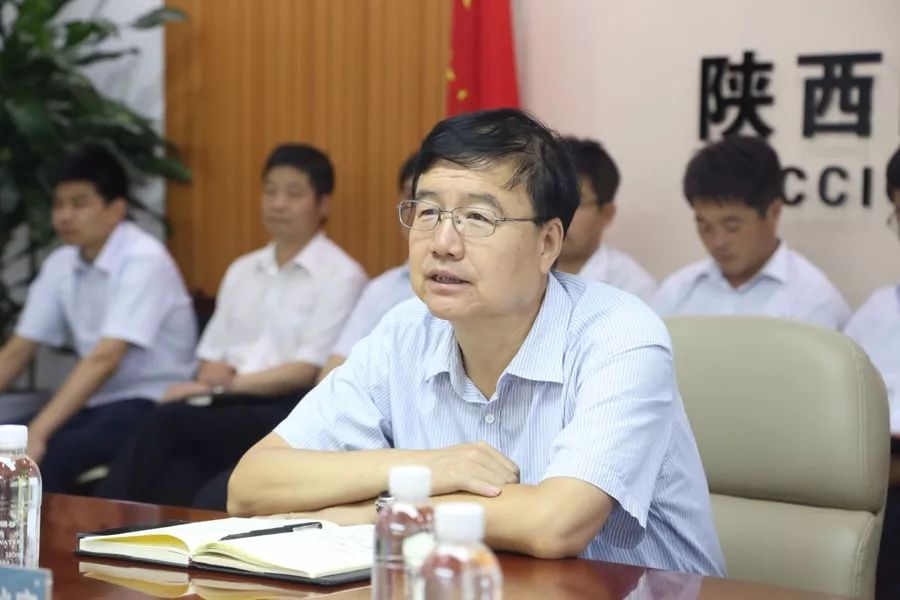 肖绪才要求,各部门负责人要借助"一人一题"这一载体,认真总结,在