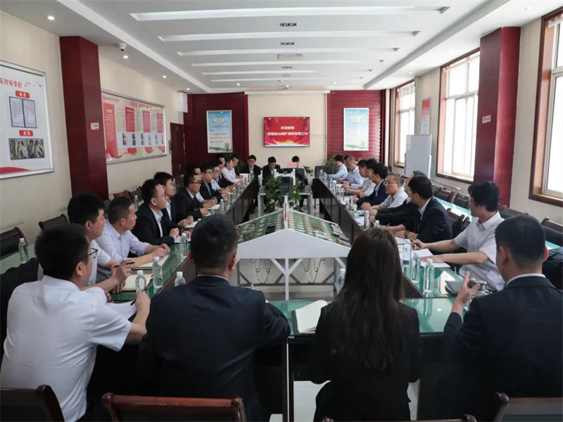 221684715656780475.jpg “调查研究就是为了解决问题”——公司党委书记、董事长、总经理石增武到涌鑫公司调研.jpg