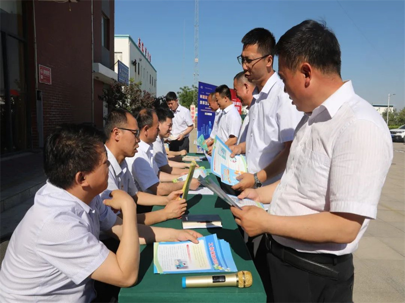 公司所属各单位举办安全生产宣传咨询日活动.jpg