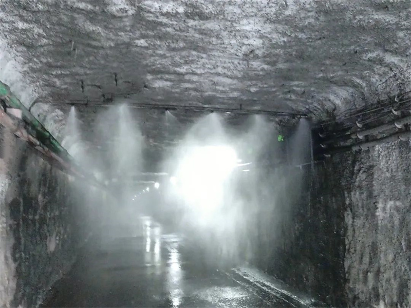 071688695649741789.jpg 智慧榆北丨涌鑫公司:智能降尘喷雾让井巷“尘”埃落定.jpg